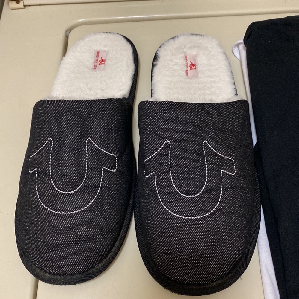 Men’s True Religion house slippers size XL 13